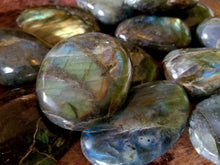 Load image into Gallery viewer, Labradorite palm stones