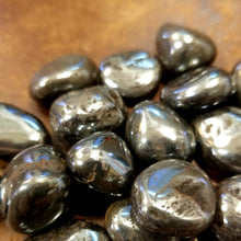 Load image into Gallery viewer, Hematite (tumbled)