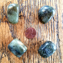 Load image into Gallery viewer, Labradorite (tumbled)
