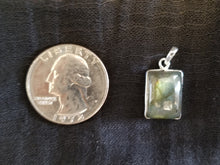 Load image into Gallery viewer, Labradorite pendant
