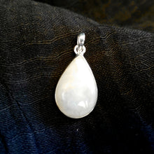Load image into Gallery viewer, Rainbow moonstone pendant
